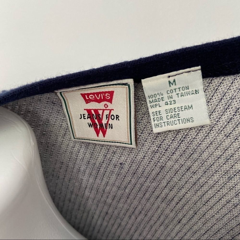 Levi’s Ribbed Button Front V Neck - Picture 5 of 7